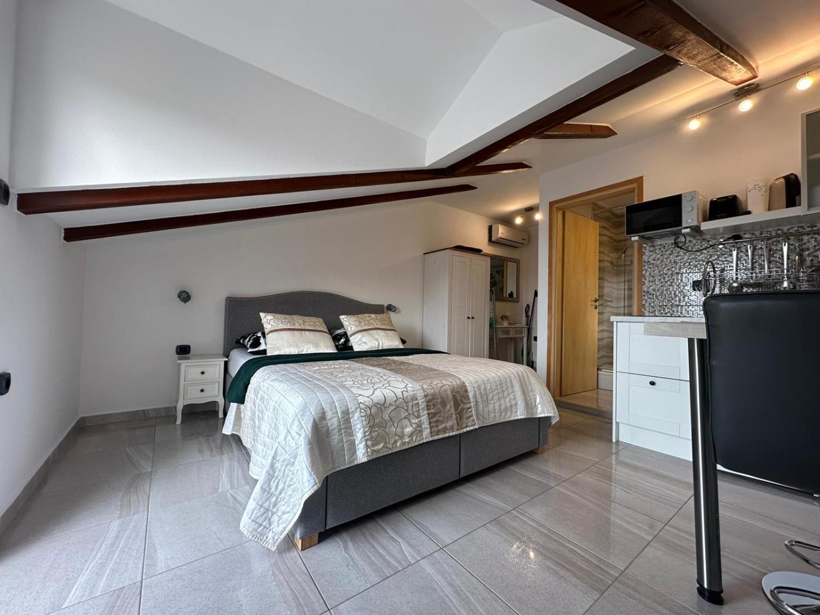 Apartments Prpic 1,Senj Сень Экстерьер фото